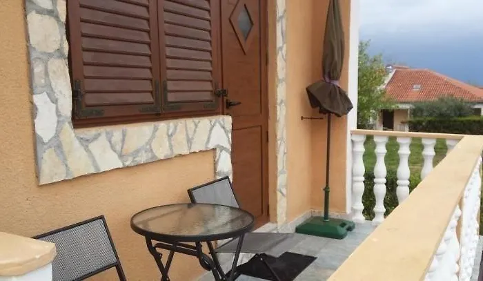 In With Balcony, Air Conditioning, Wi-fi Нин