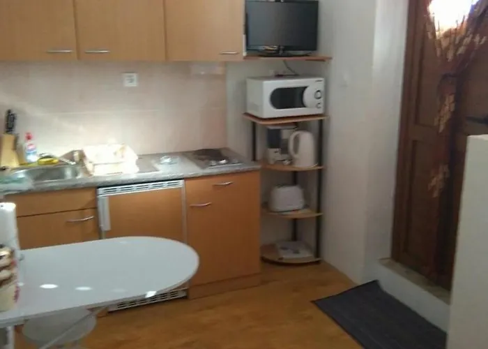 In With Balcony, Air Conditioning, Wi-fi Нин