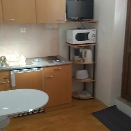 In With Balcony, Air Conditioning, Wi-fi Nin
